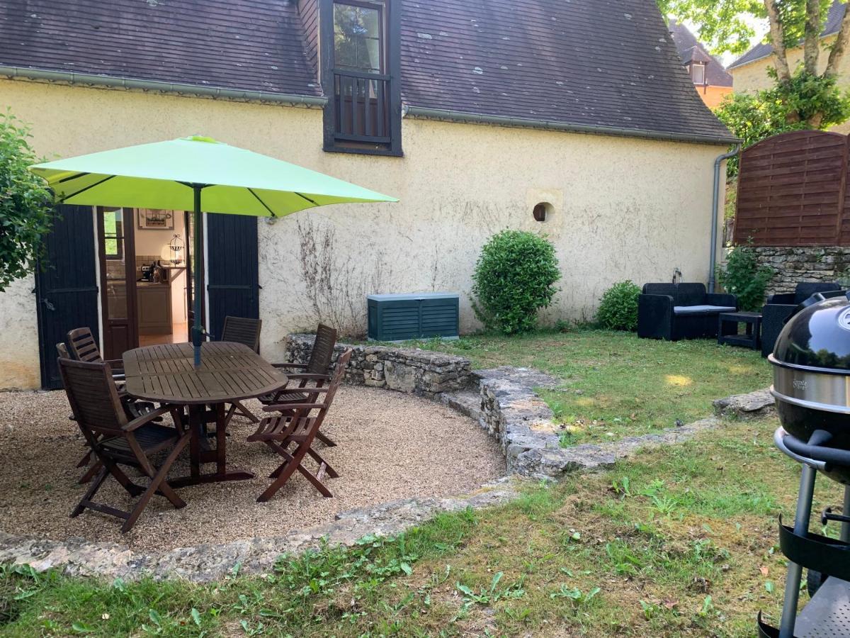 Gite - Le Petit Noyer Le Bugue Bagian luar foto